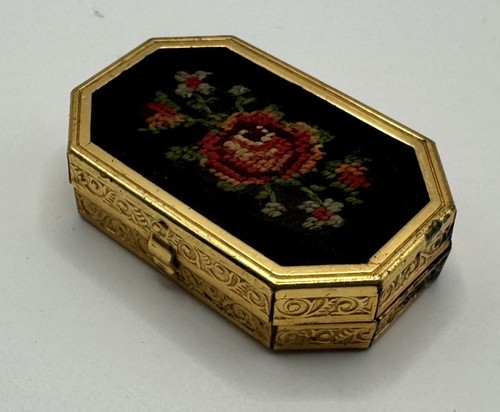 Vintage avon pillbox beautiful - pillbox,
