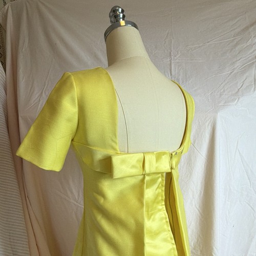 Bright daisy yellow 1960s mod