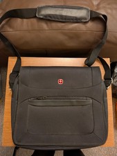 Wenger W73012292 Messenger Bag with Shoulder Strap & Padded Laptop Pocket