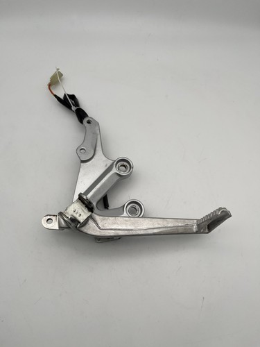 Suzuki gsxr750 footrest holder - suzuki,