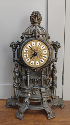 Vintage quartz alloy mantle