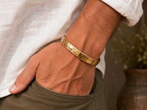 Men gold tone hammered - men’s,