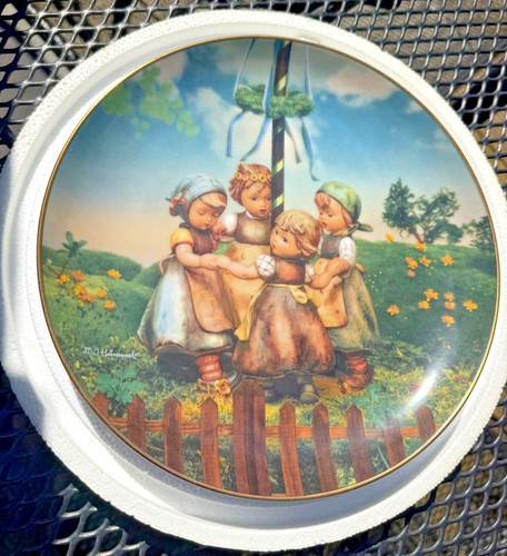 Hummel calendar plate - m.i.hummel,