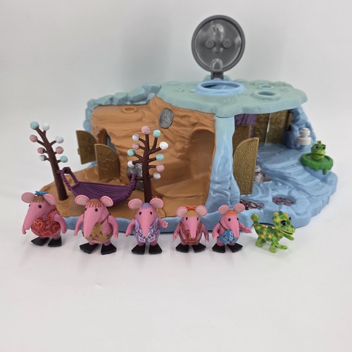 The clangers home planet - clangers,