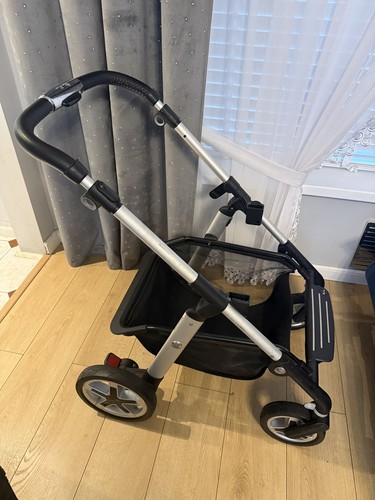 Silver cross pioneer - cross, chassis