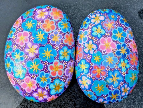 Hand painted pebble - painted, stone