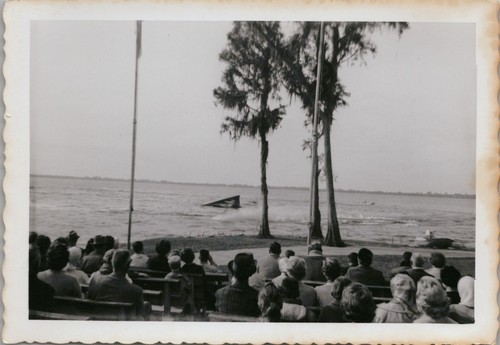 Vtg snapshot crowd - b&w,