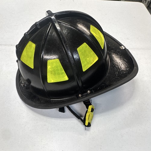 Cairns defender shield black - defender,