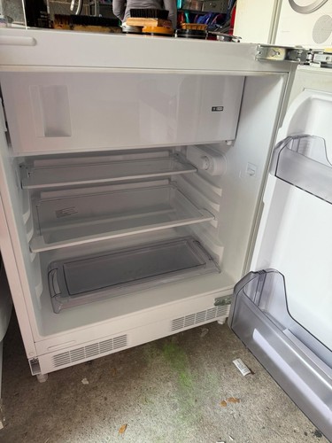 Lamona intergrated fridge with - lamona,
