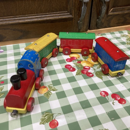 Vintage heros wooden train - heros,