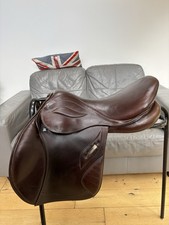 17.5” Stubben phoenix elite jump saddle in great condition. Tree width is 30cm