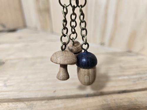 Handmade solid oak keychain - solid,