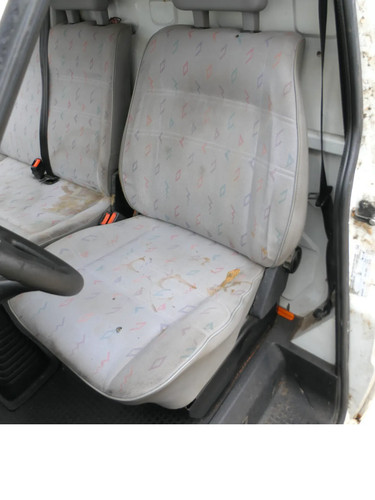 Front left seat - t4,