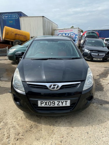 Hyundai i20 breaking - hyundai,