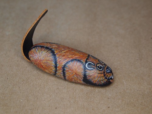 Small beaver rock paperweight - small,