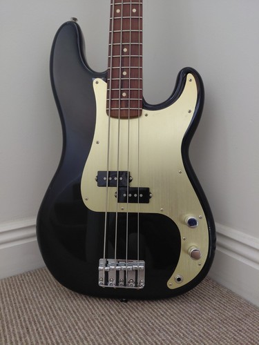 Fender player precision bass
