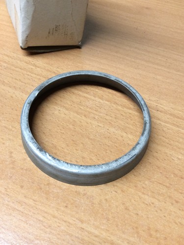 Triumph tina t10 retainer cup - triumph,
