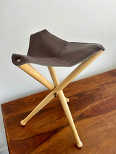 Vintage-Style Folding Tripod Camp Stool – Wood & Leatherette
