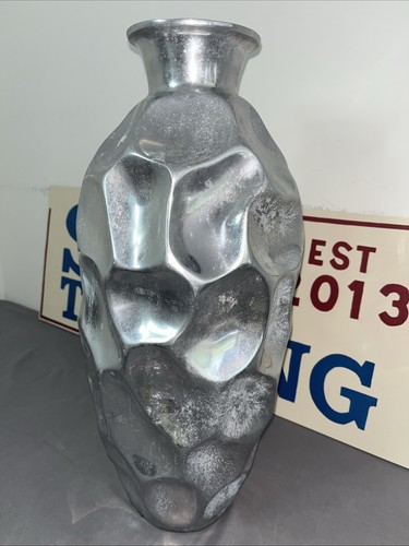 Aluminium urn vase - /,