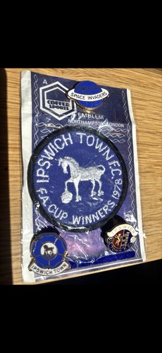 Ipswich town coffer - , badges