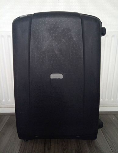 Samsonite black hard shell - black,