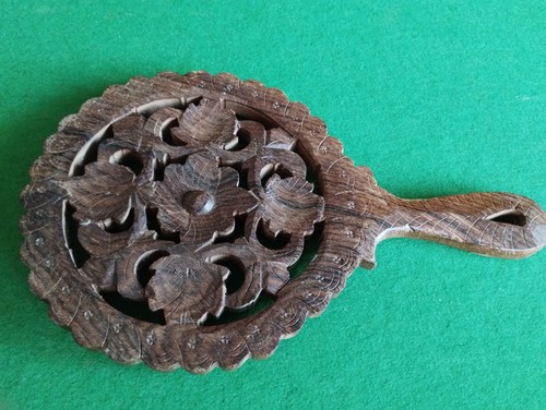 Beautiful vintage hand carved - beautiful,