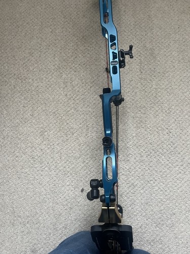 Mathews compound bow - compound, title