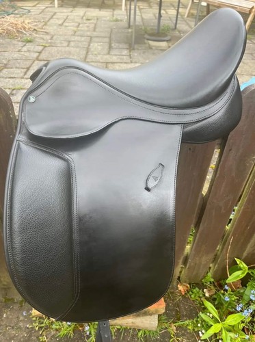 Black dressage arena - 17",