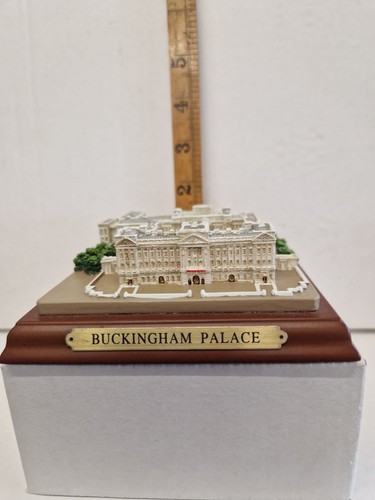 Buckingham palace - 🏛️,