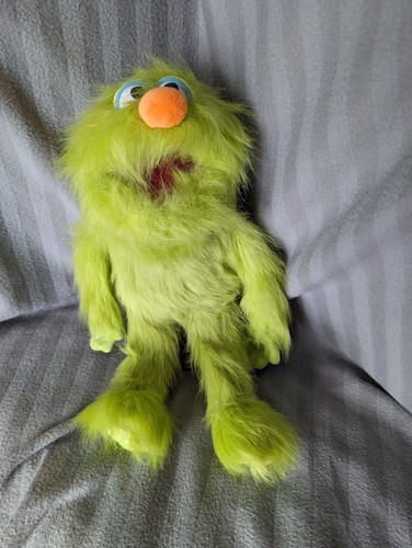 Silly puppets green fluffy - silly,