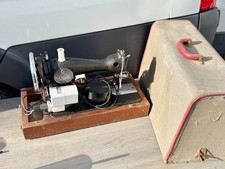 VINTAGE SINGER SEWING MACHINE