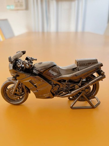 Yamaha rzv500r figurine - [yamaha],