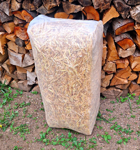 5kg large straw bedding bale - large,