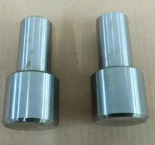 2x Genuine STEERING ARM SWIVEL PIN  LAND ROVER SERIES 2 PART NO 532941 old stock