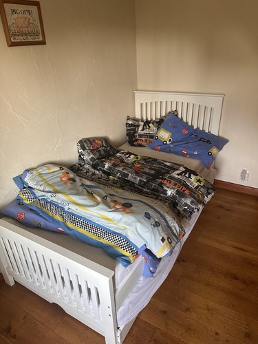 White wooden single trundle - white,
