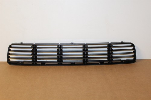 Front bumper centre grille