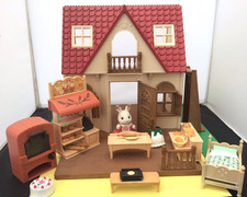 SYLVANIAN FAMILIES RED ROOF COTTAGE AND BAKERY STARTER BUNDLE