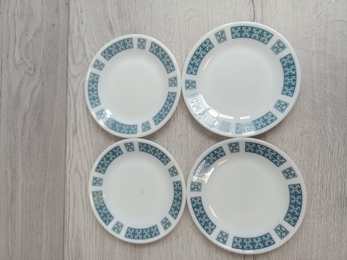 Pyrex jaj chelsea - side, plates