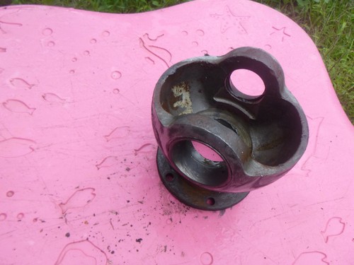 Slewing pin bearing housing