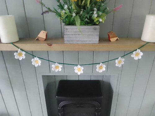 Crochet daisy flower garland - daisy,
