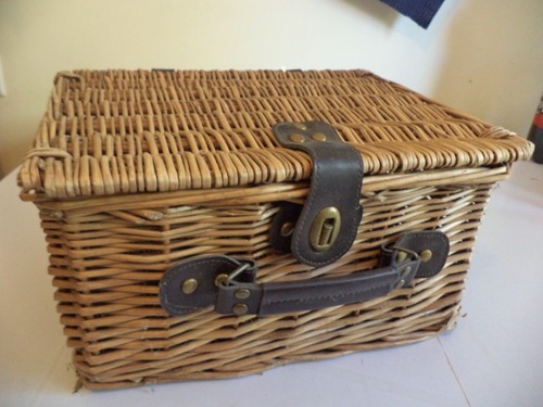 Small empty lidded closing - small,