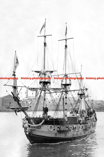 F015970 model hms centurion - model,