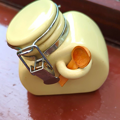 Cream ceramic airtight - cream,