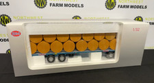 REPLICAGRI 1:32 SCALE MAUPU FLAT TRAILER WITH 30 ROUND BALES (BLUE)
