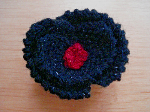 Black poppy brooch pin - black,