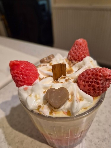Woodwick strawberry and carmel - strawberry,