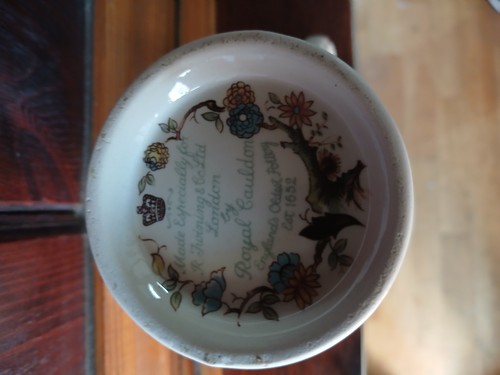 Very vintage royal - very, cauldron