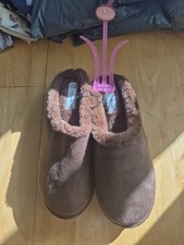 Ladies BNWT Slippers. Faux Suede. Faux Fur Lined. Open Back. Brown. Size 7/8 (L)