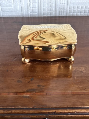 Vintage royal winton gold - vintage,