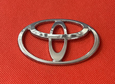 TOYOTA  - VINTAGE CAR BADGE /